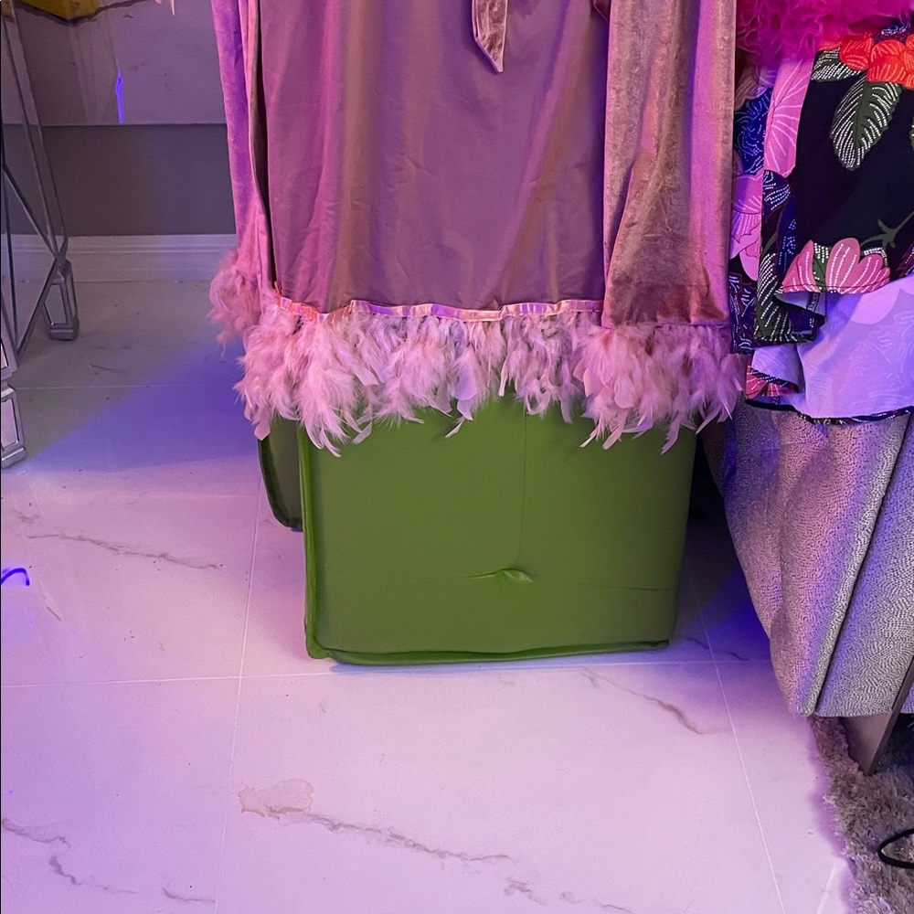 Source Unknown Pink Feather Trim Robe - Picture 2 of 5